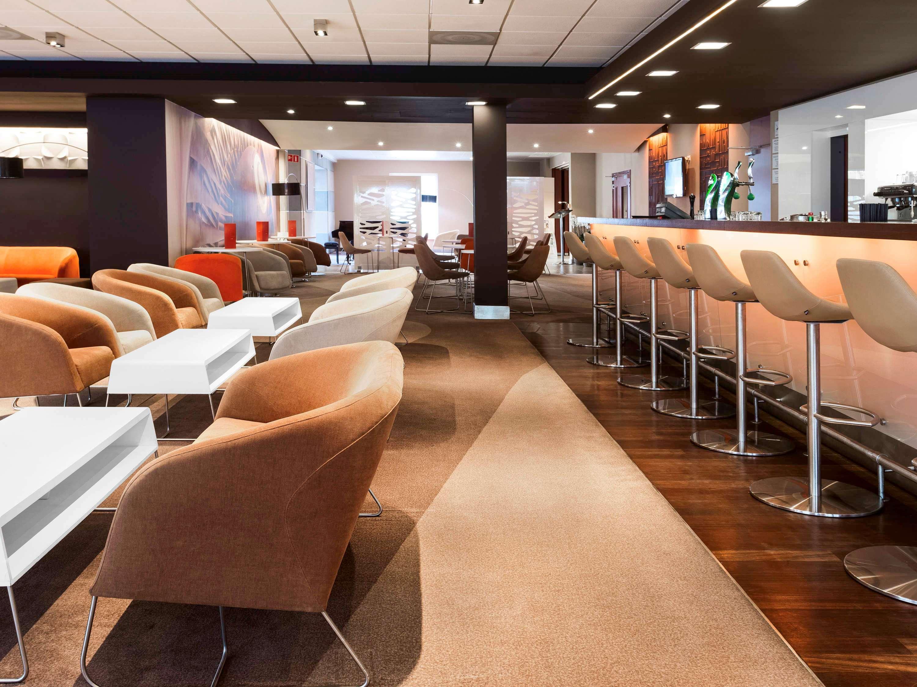 Novotel Warszawa Airport Exteriör bild