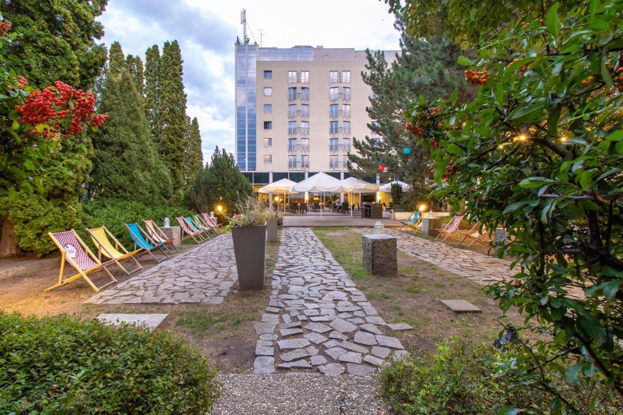 Novotel Warszawa Airport Exteriör bild